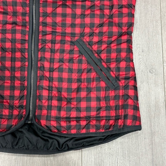 Women's Old Navy Medium 8 - 10 Vest Quilted Jacket Coat Red Black Buffalo NWOT - Picture 6 of 8